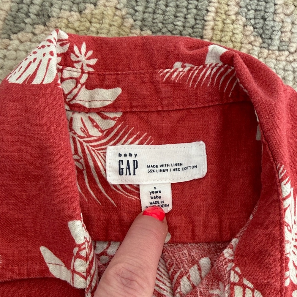 GAP Red Kids Button Down Shirt size 5 - Picture 2 of 3